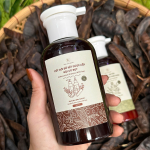 Herbal locust shampoo with natural ingredients and rich foam